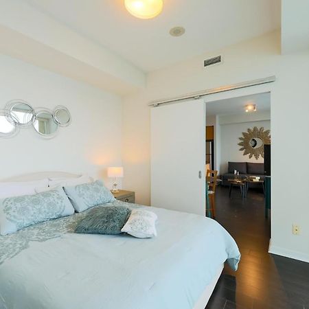 Skyline Elegance Condo Торонто Экстерьер фото
