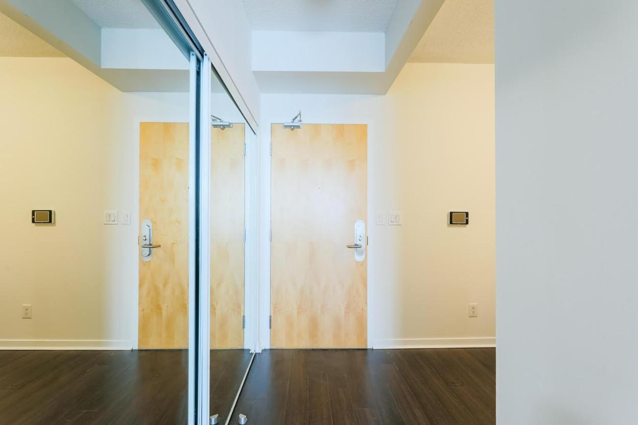 Skyline Elegance Condo Торонто Экстерьер фото