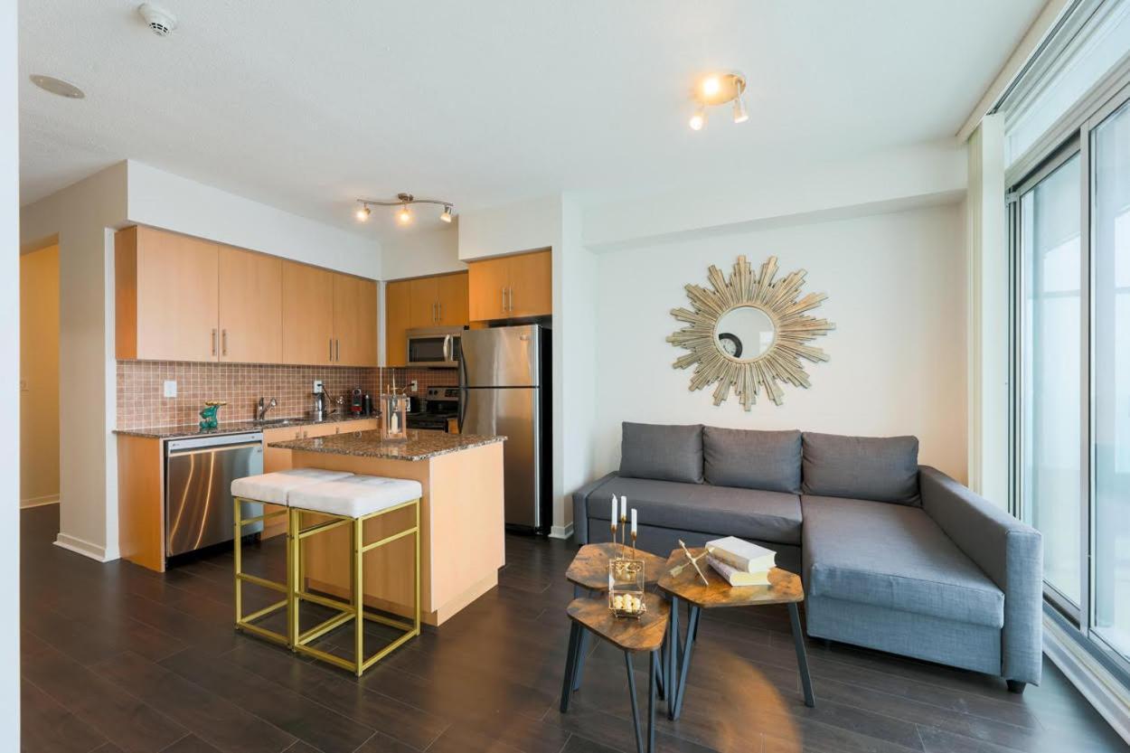 Skyline Elegance Condo Торонто Экстерьер фото