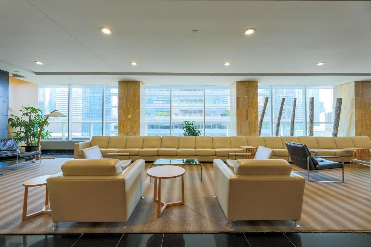 Skyline Elegance Condo Торонто Экстерьер фото