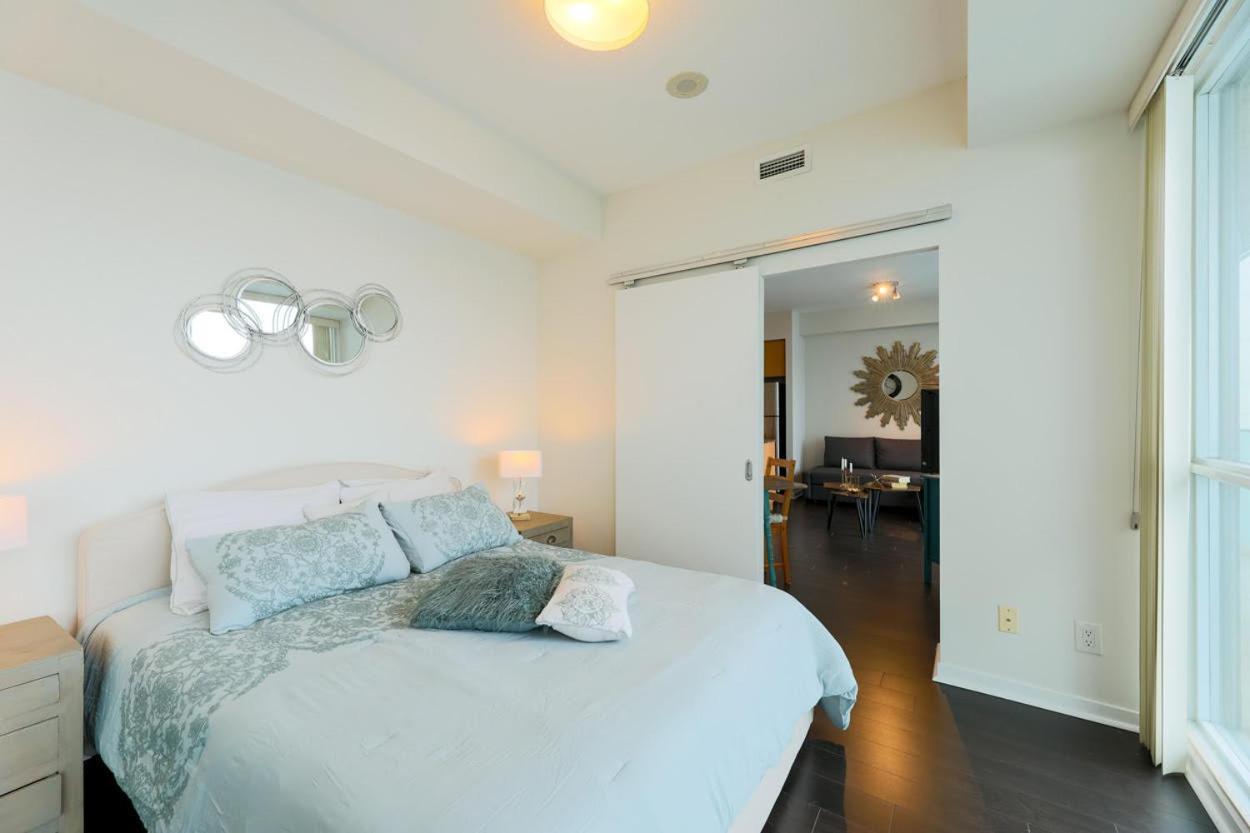 Skyline Elegance Condo Торонто Экстерьер фото