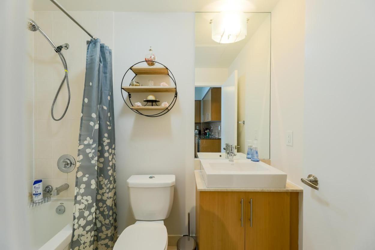 Skyline Elegance Condo Торонто Экстерьер фото